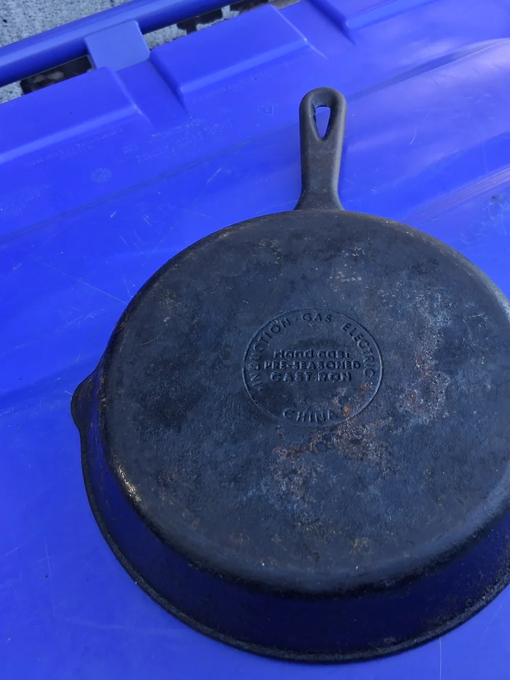 Classic Black Cast Iron Skillet - Versatile Home Kitchen Pan 9 Inch Circle Heavy